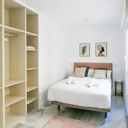 Magnificent- 2bd 2bth- Center