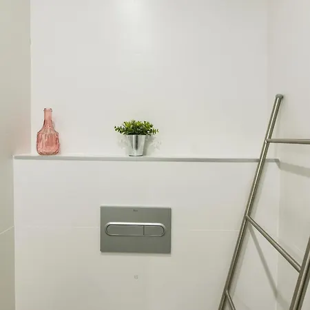 Апартаменты Magnificent- 2bd 2bth- Center