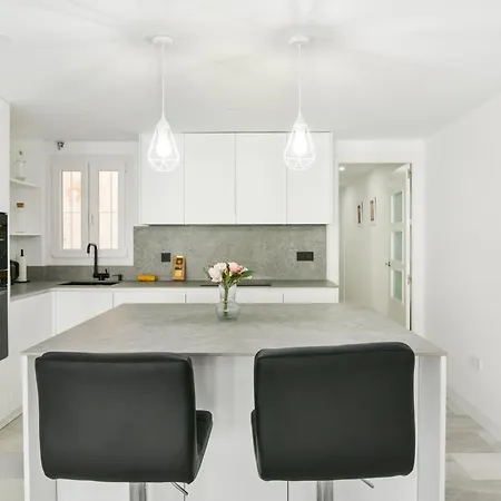 Magnificent- 2bd 2bth- Center Διαμέρισμα