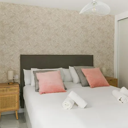 Magnificent- 2bd 2bth- Center Διαμέρισμα *