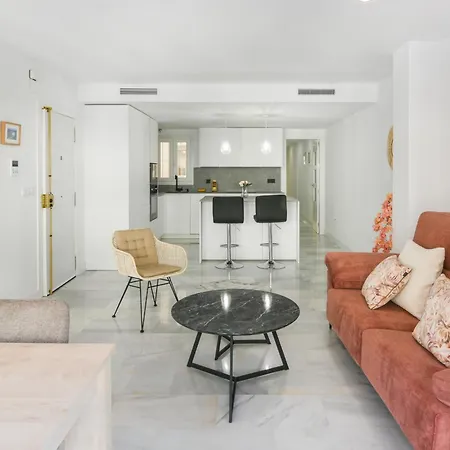 Magnificent- 2bd 2bth- Center Διαμέρισμα *
